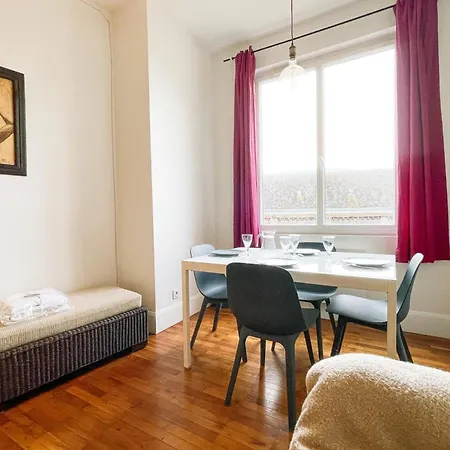 #gv The Charming 2 Bedrooms *
